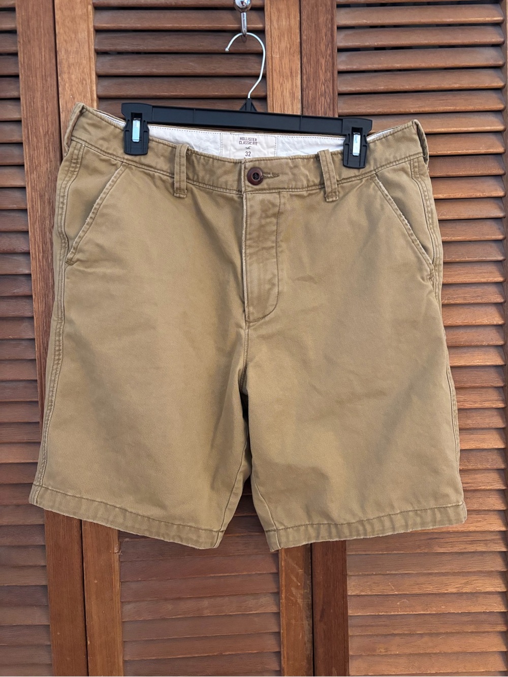 Hollister Khaki Flat-Front Men’s Shorts size 32